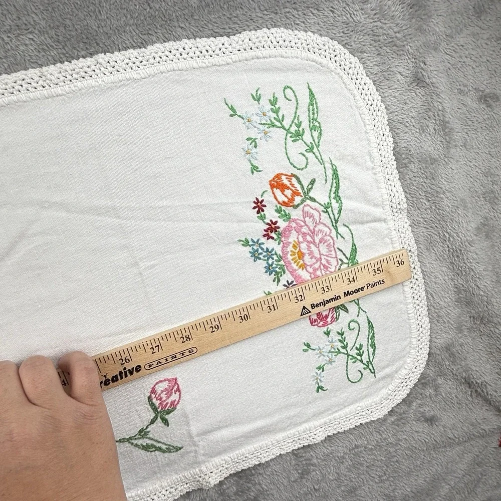 Vintage Ivory Table Runner Decor Floral Bouquet Embroidered Lace‎ Tulip Coquette